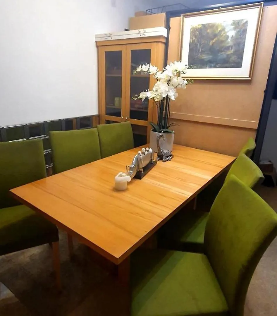 Homestay Wolfs Balkonruhe, Geraeumig S-Bahn Krottenbach Vienna Austria