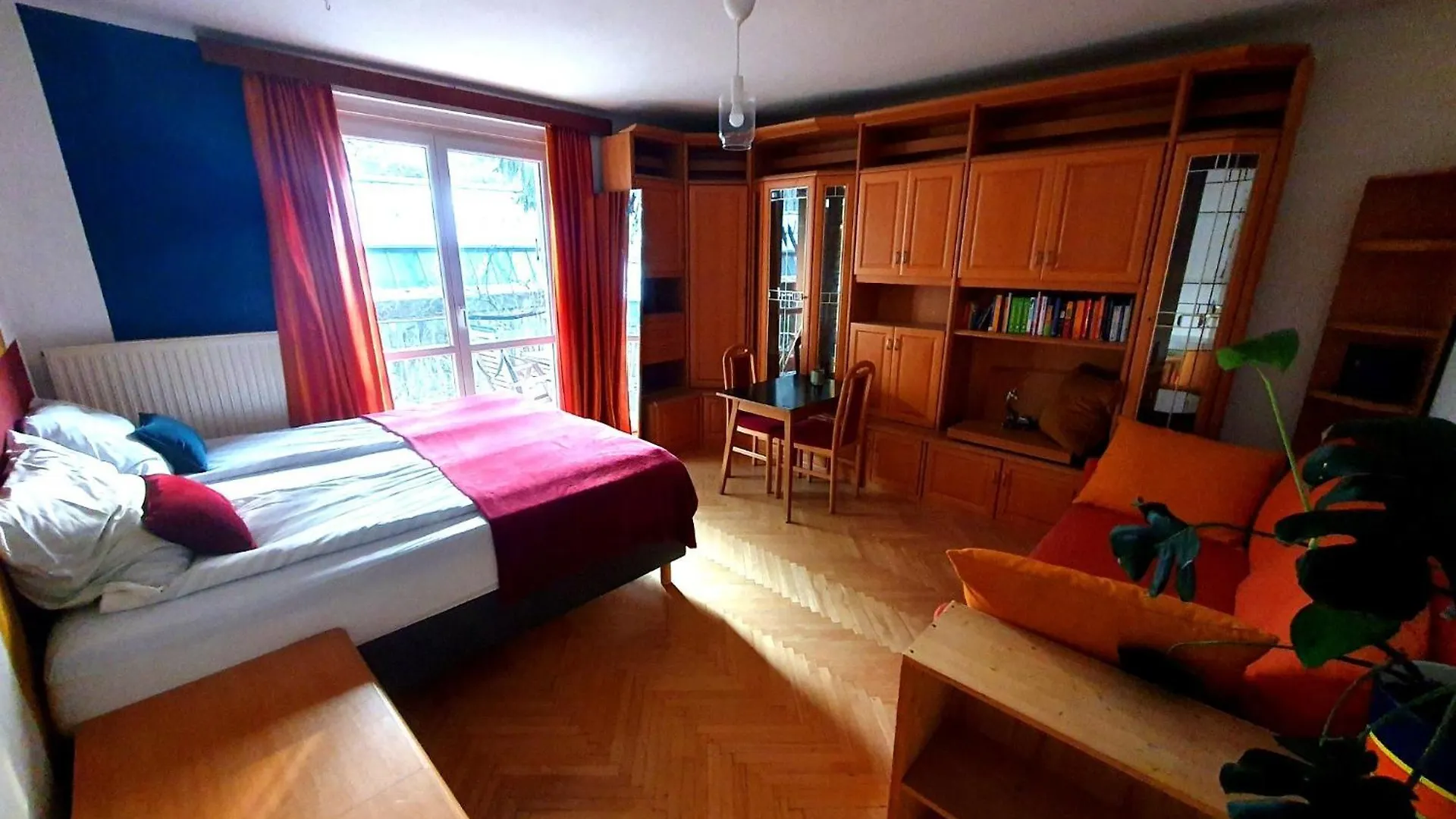 Homestay Wolfs Balkonruhe, Geraeumig S-Bahn Krottenbach Vienna