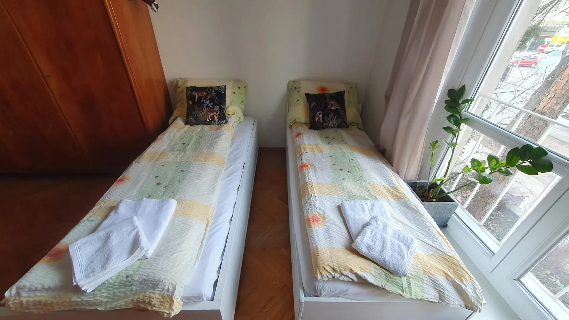 Wolfs Balkonruhe, Geraeumig S-Bahn Krottenbach Vienna Homestay
